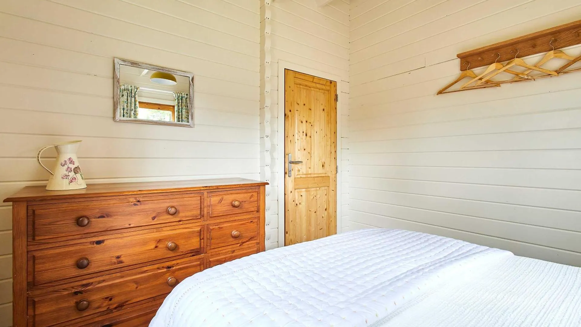 Host & Stay - Station House Cabin Sinnington Storbritannien